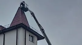 Кровельные работы на высоте с автовышкой 22 и 28 метров